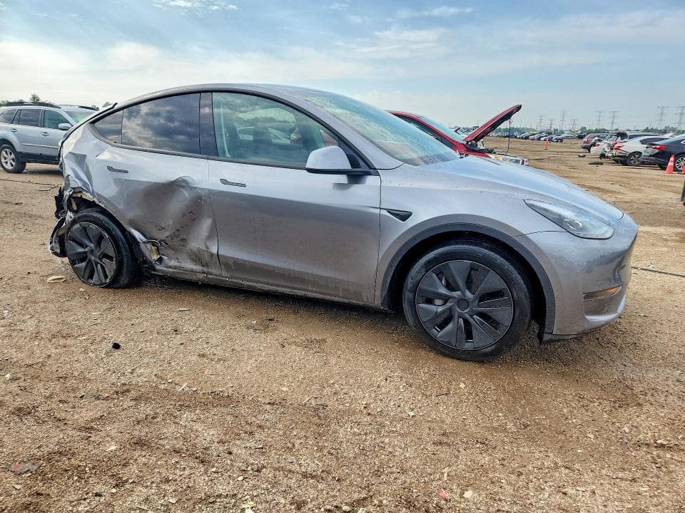 2025 TESLA MODEL Y 4