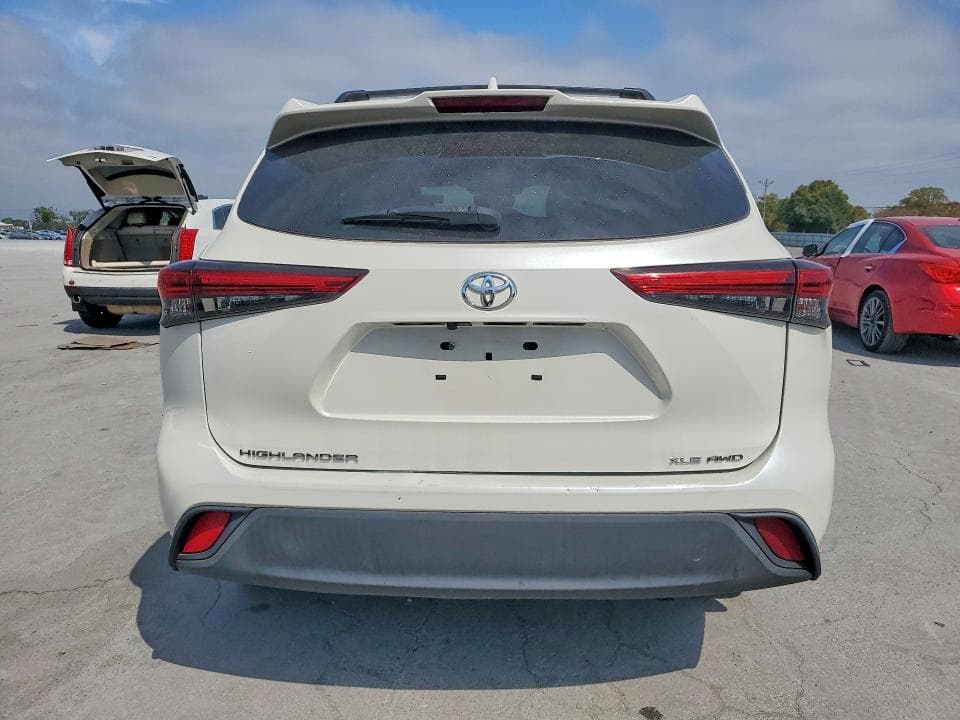 2021 TOYOTA HIGHLANDER XLE 6