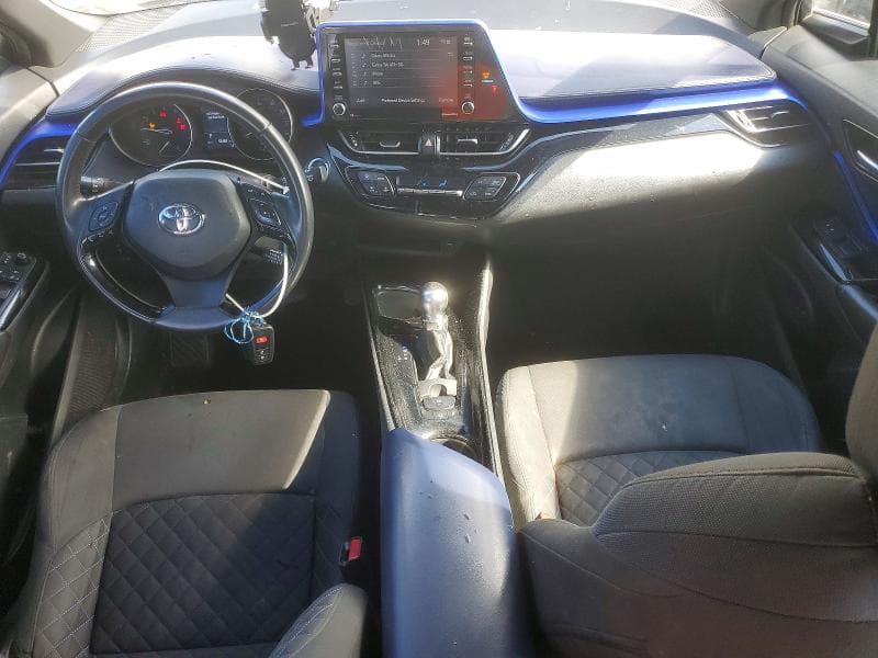 2021 TOYOTA C-HR XLE 8