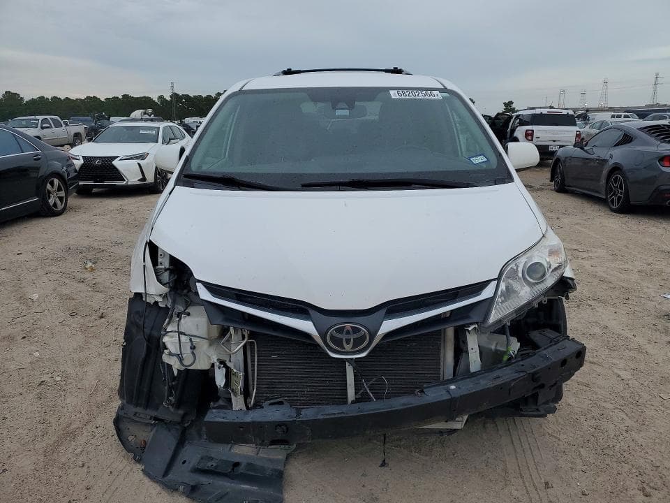 2020 TOYOTA SIENNA LE 5