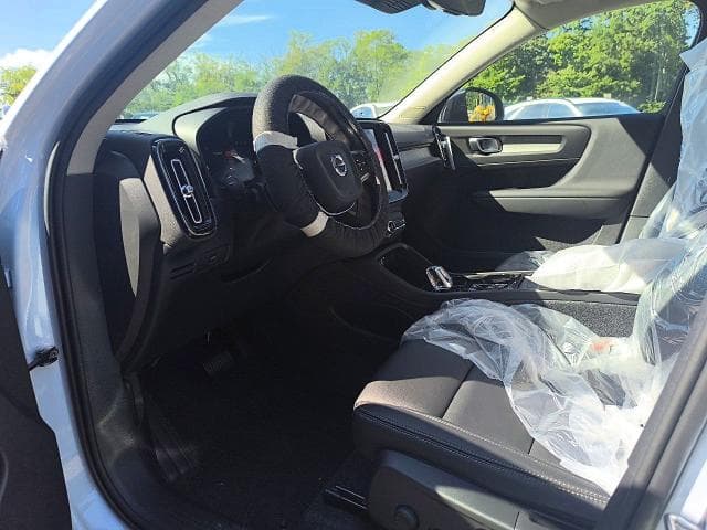 2026 VOLVO XC40 PLUS 7