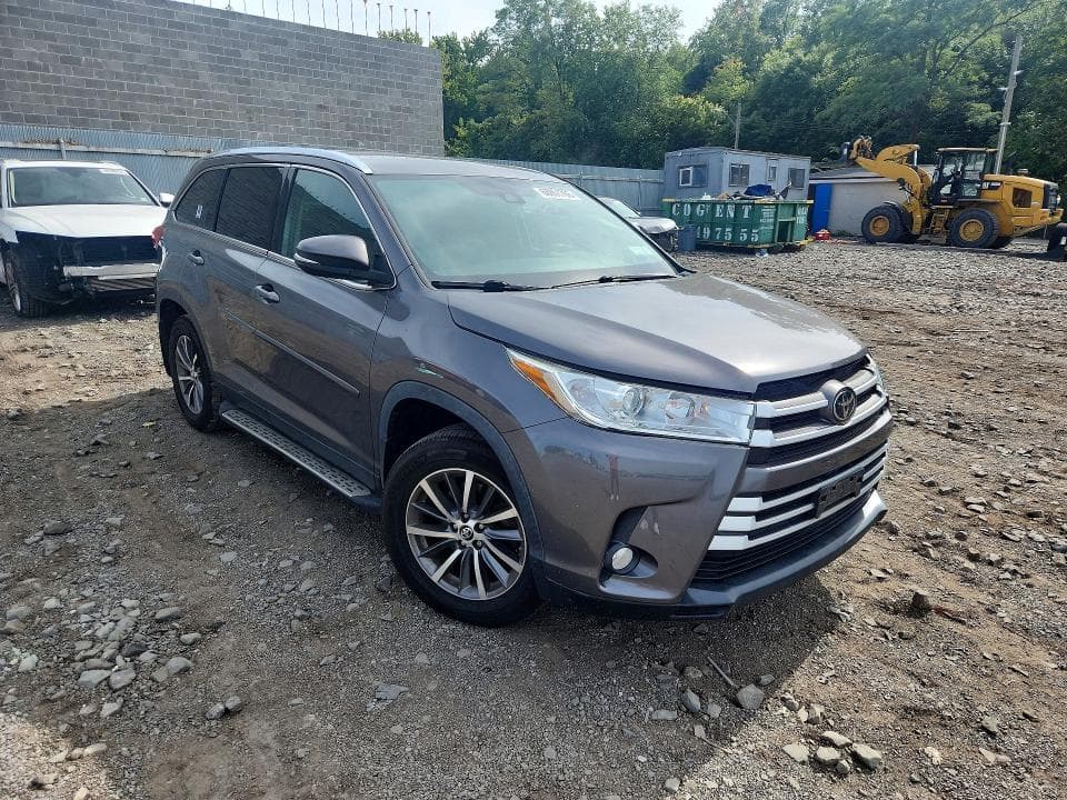 2019 TOYOTA HIGHLANDER XLE 4