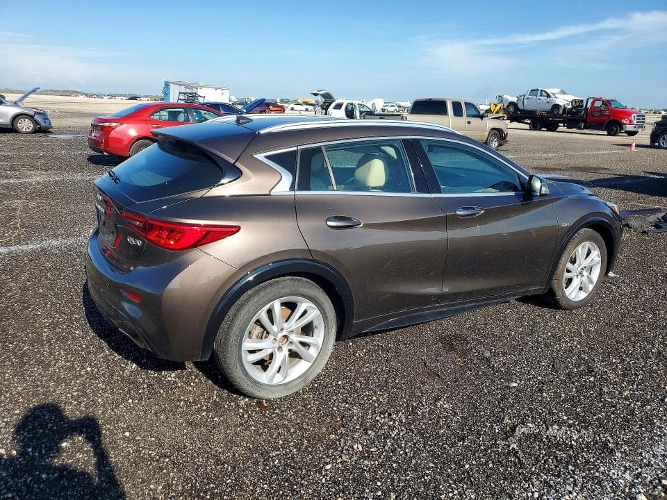 2019 INFINITI QX30 LUXE 3