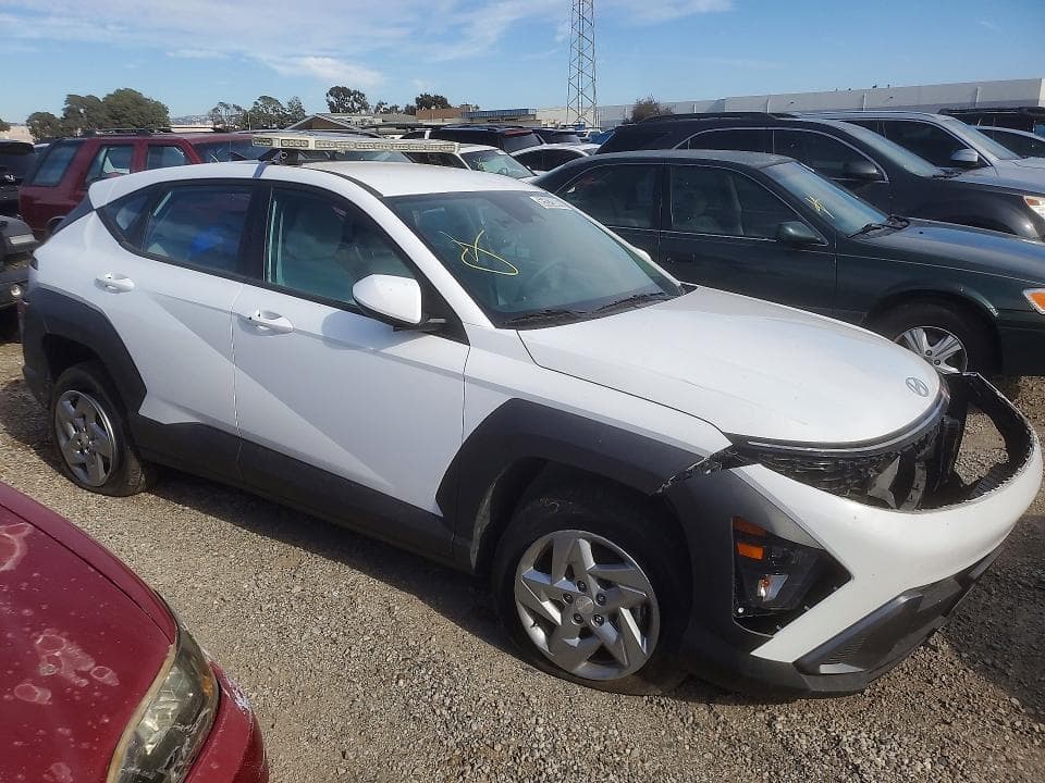 2025 HYUNDAI KONA SE 4