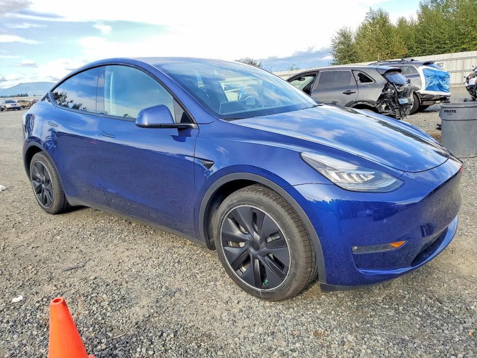 2023 TESLA MODEL Y 4