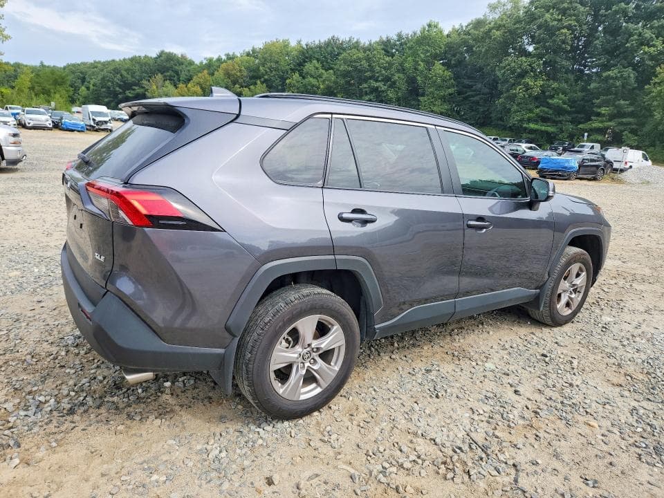 2025 TOYOTA RAV4 XLE 3