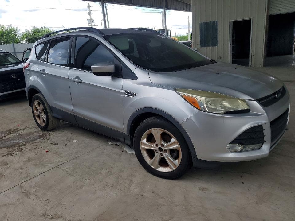 2017 FORD ESCAPE SE 4