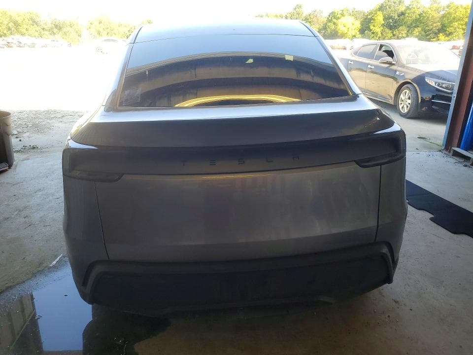 2026 TESLA MODEL Y 6