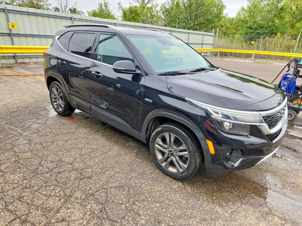 2021 KIA SELTOS S 4