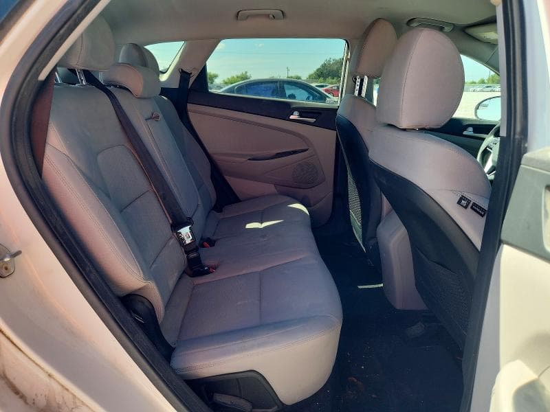 2020 HYUNDAI TUCSON SE 10