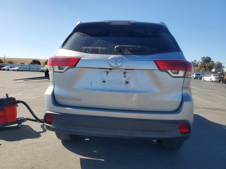 2018 TOYOTA HIGHLANDER LE 6