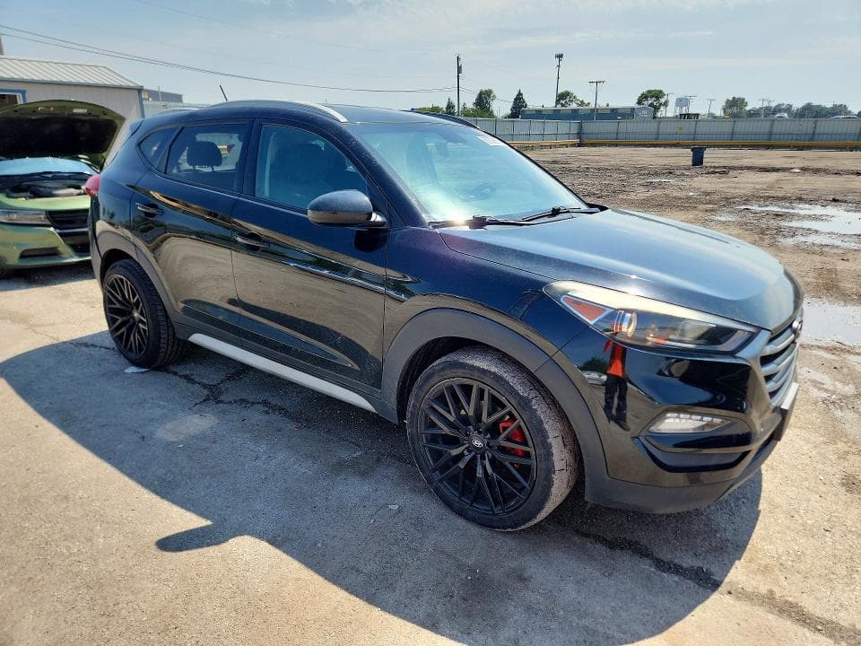 2017 HYUNDAI TUCSON SE 4