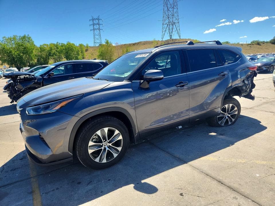 2022 TOYOTA HIGHLANDER XLE