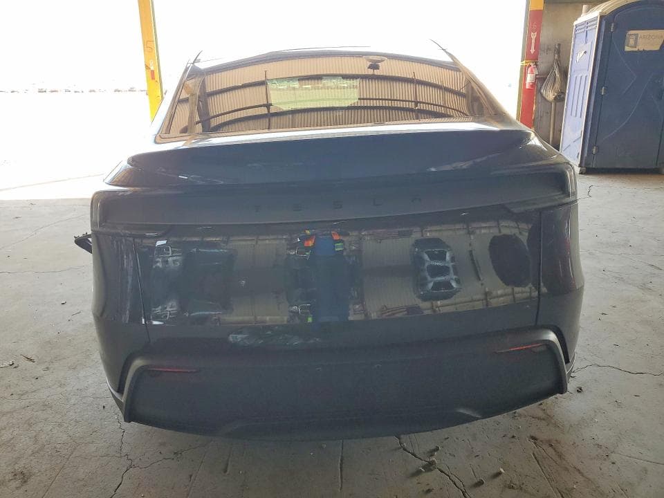 2026 TESLA MODEL Y 6