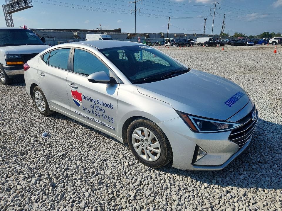 2019 HYUNDAI ELANTRA SE 4