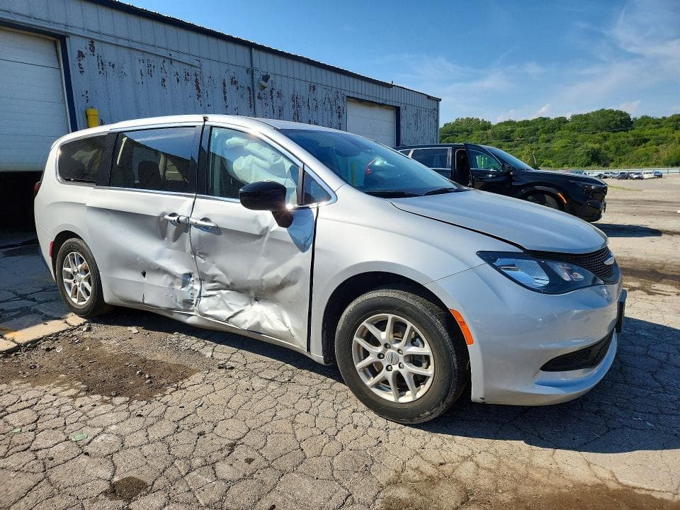 2024 CHRYSLER VOYAGER LX 4