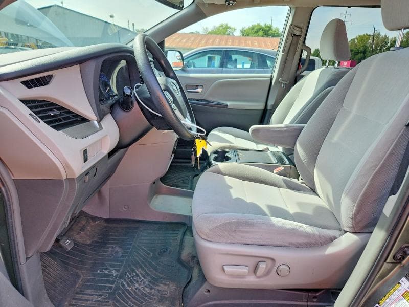 2018 TOYOTA SIENNA LE 7