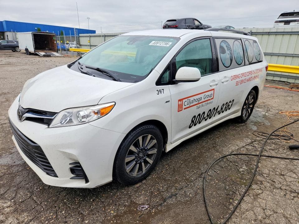 2018 TOYOTA SIENNA LE