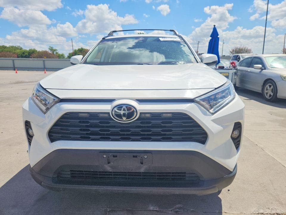 2019 TOYOTA RAV4 XLE 5