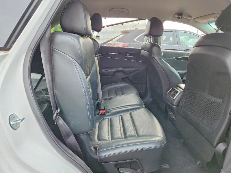 2018 KIA SORENTO EX 11