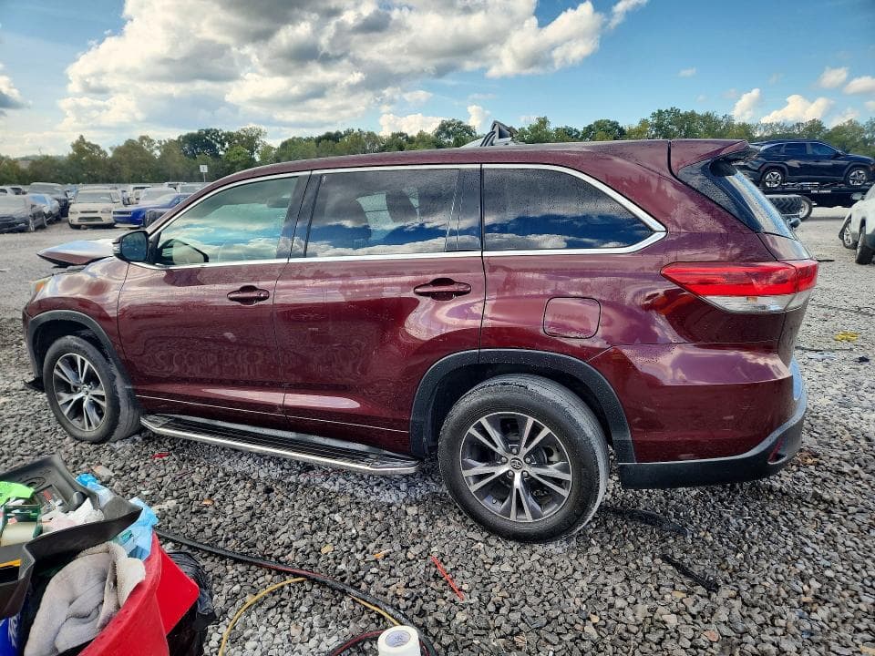 2018 TOYOTA HIGHLANDER LE 2