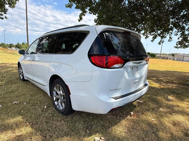 2018 CHRYSLER PACIFICA LIMITED 3