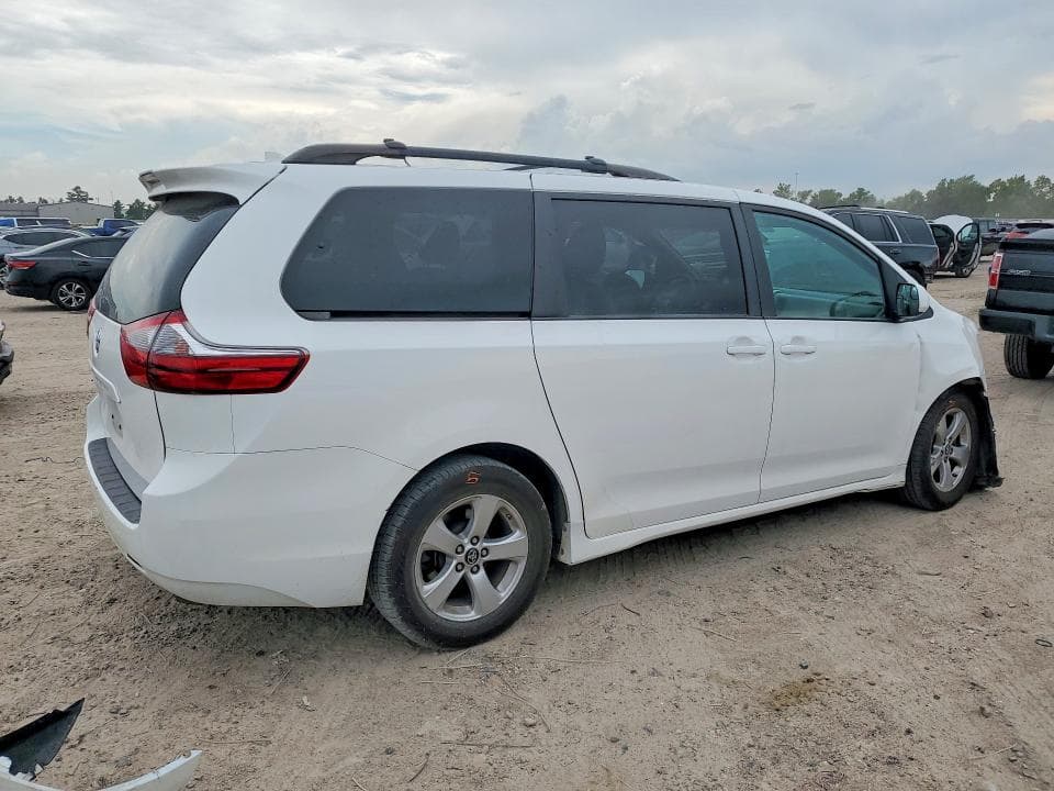 2020 TOYOTA SIENNA LE 3