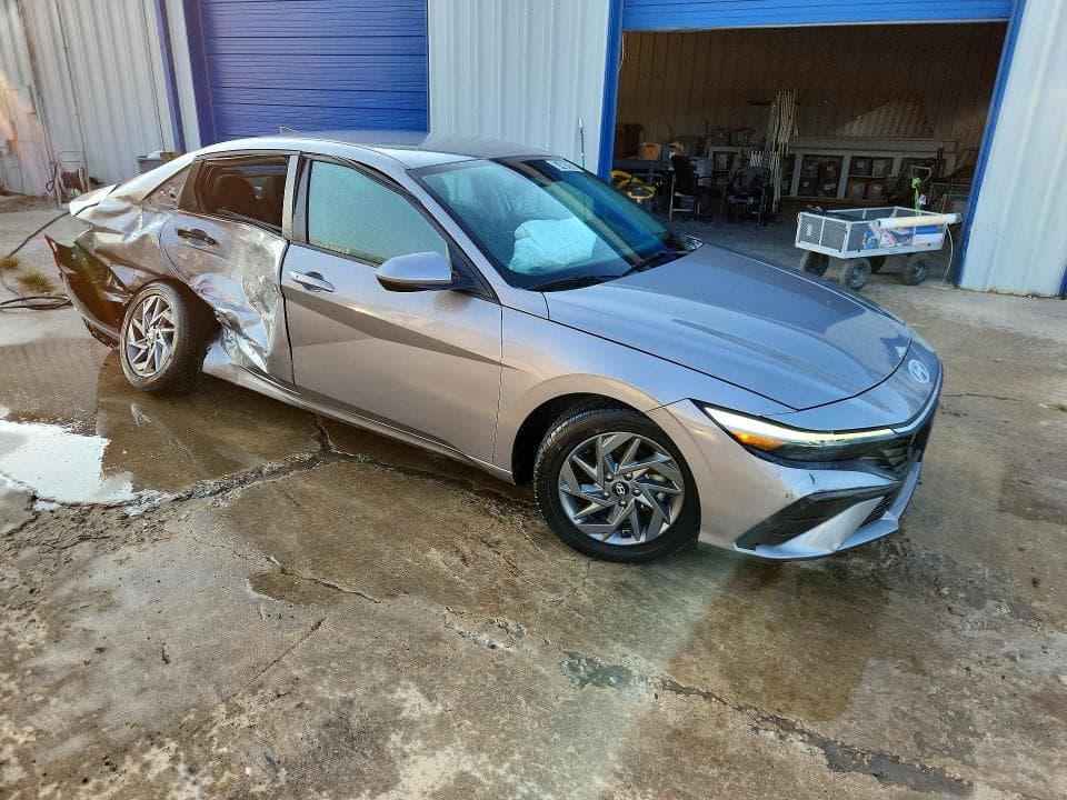 2024 HYUNDAI ELANTRA SEL 4