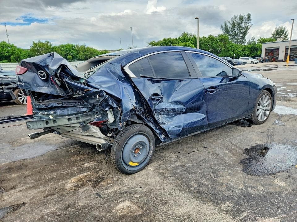 2023 MAZDA 3 SELECT 3