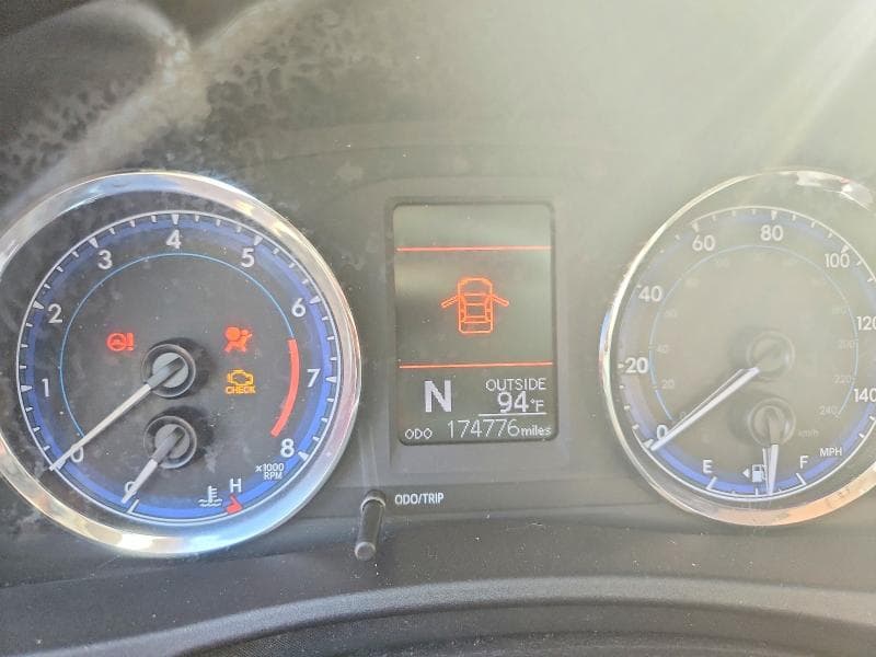 2018 TOYOTA COROLLA LE 9