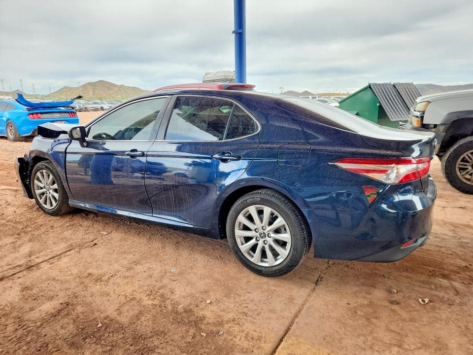 2018 TOYOTA CAMRY LE 2