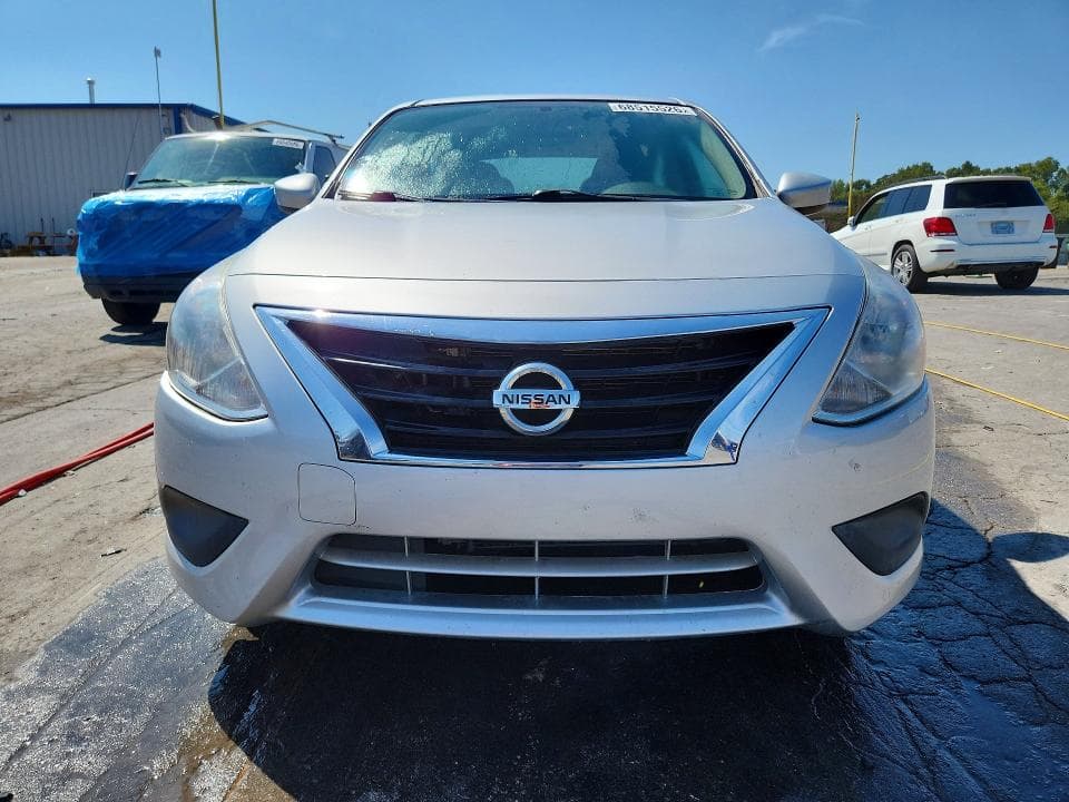 2019 NISSAN VERSA SV 5