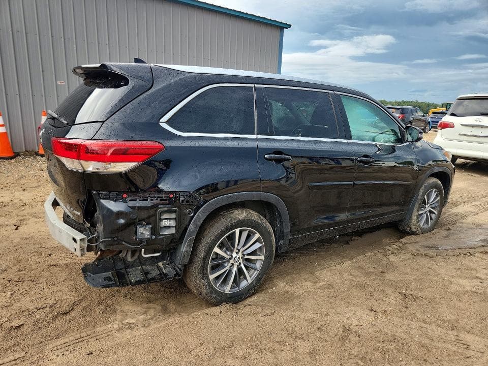 2017 TOYOTA HIGHLANDER XLE 3