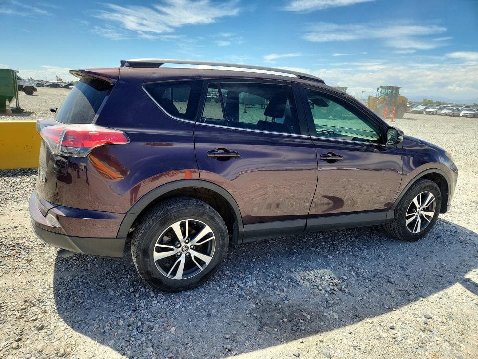2018 TOYOTA RAV4 XLE 3