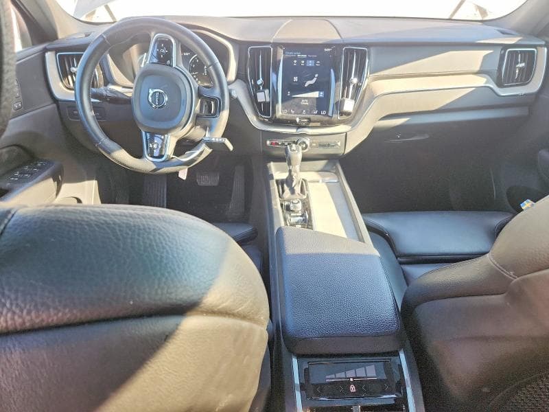 2018 VOLVO XC60 T6 8