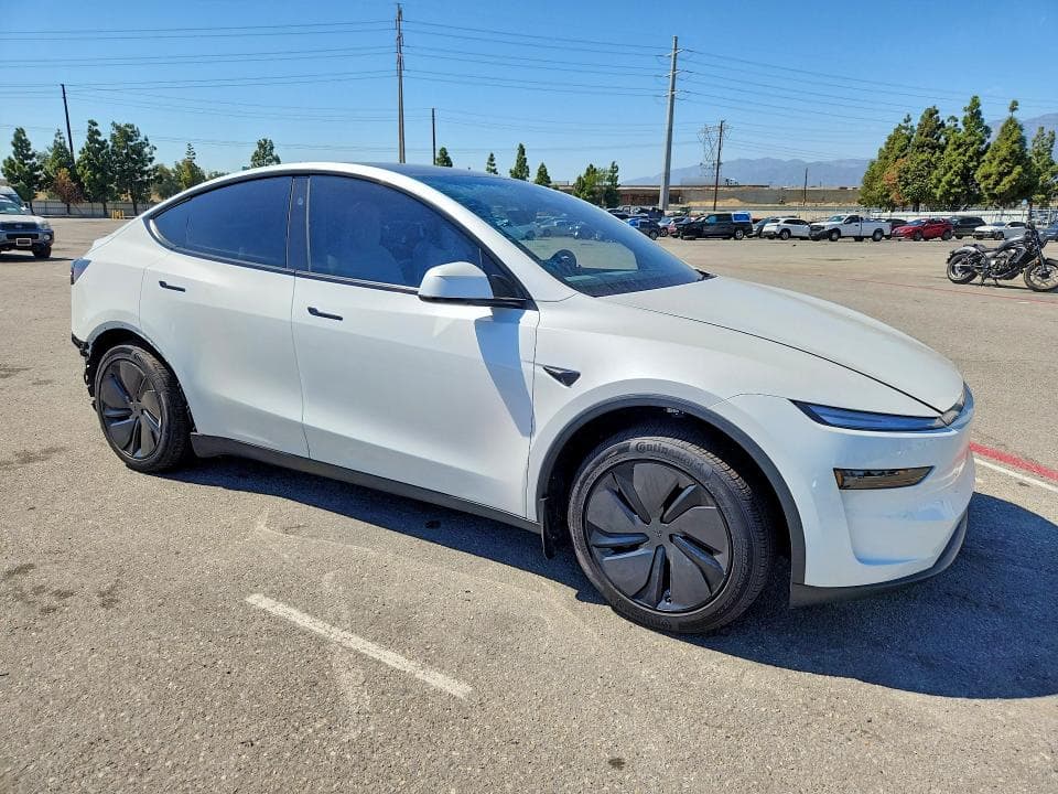 2026 TESLA MODEL Y 4