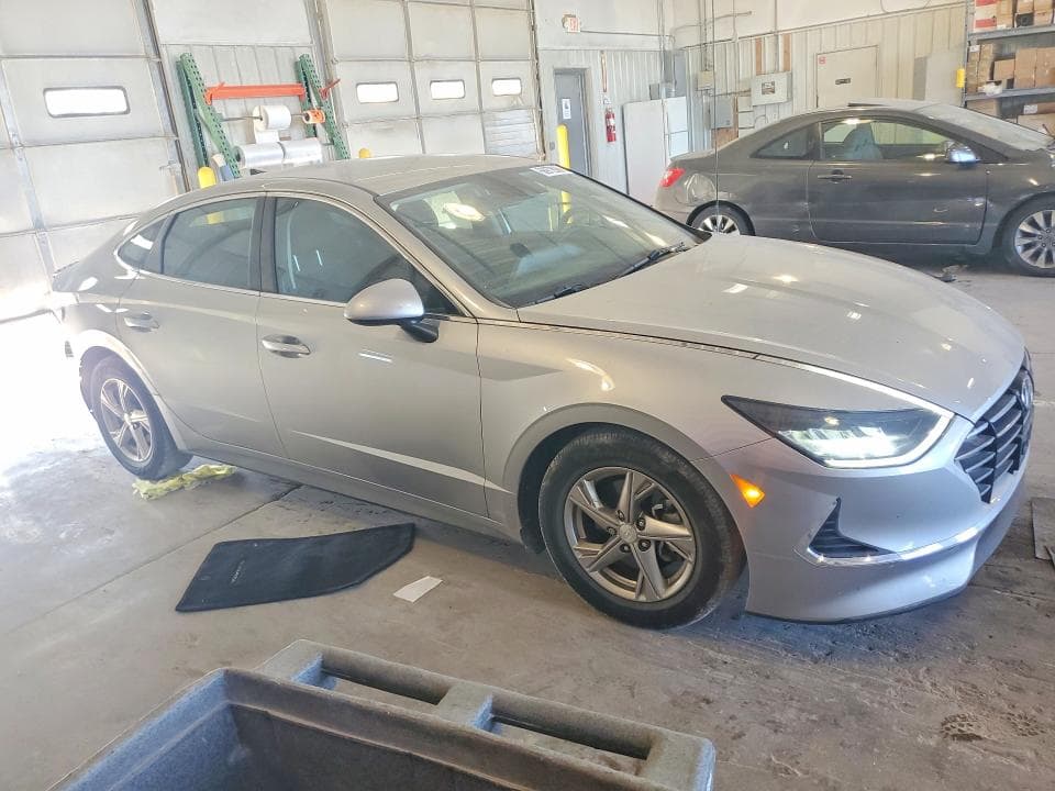 2022 HYUNDAI SONATA SE 4