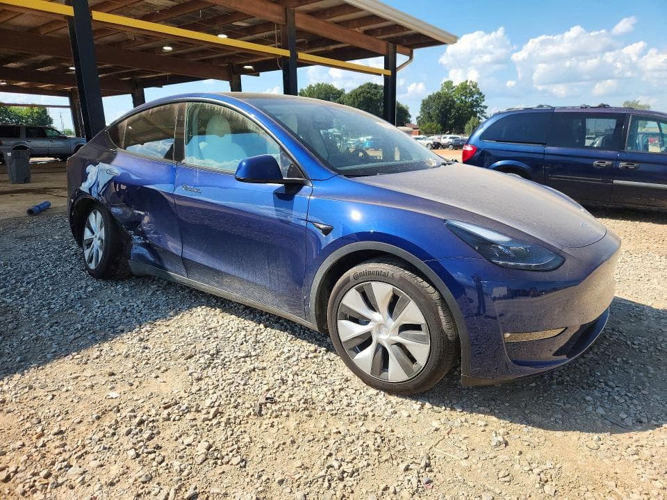 2023 TESLA MODEL Y 4