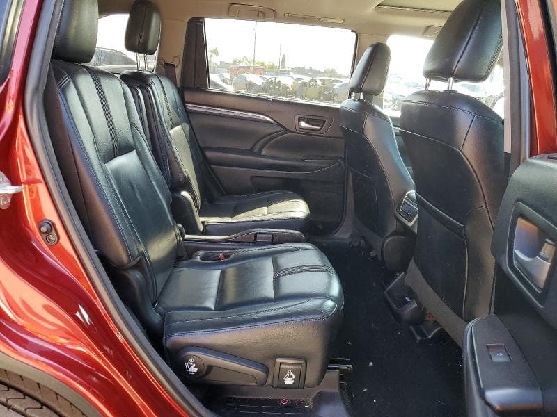 2018 TOYOTA HIGHLANDER SE 11