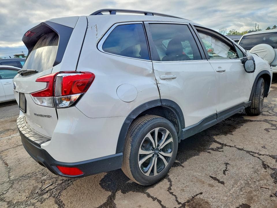 2023 SUBARU FORESTER LIMITED 3