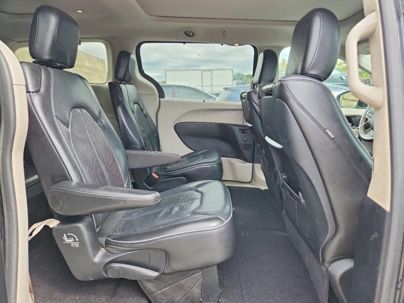 2018 CHRYSLER PACIFICA LIMITED 11