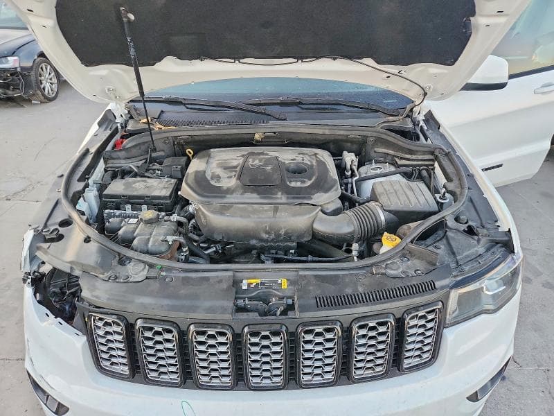 2020 JEEP GRAND CHEROKEE LAREDO 12