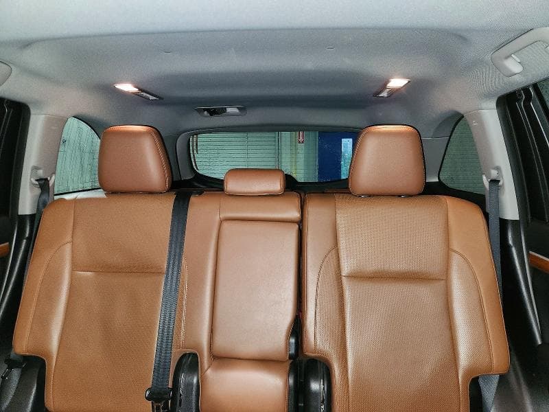 2019 TOYOTA HIGHLANDER LIMITED 10