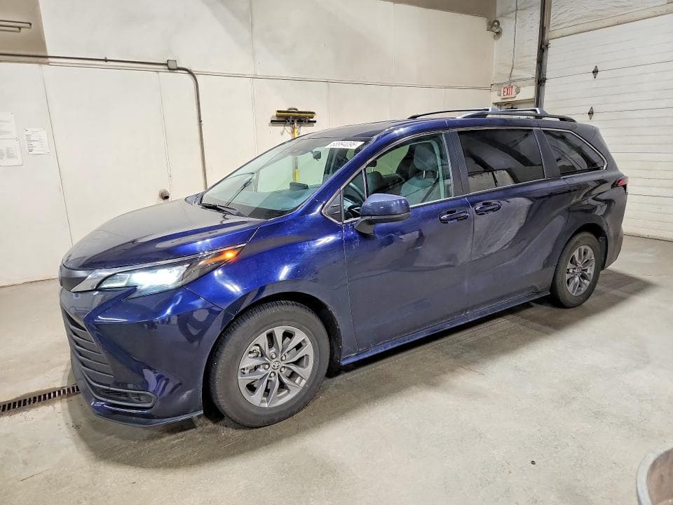 2024 TOYOTA SIENNA LE