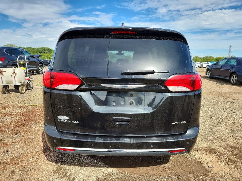 2018 CHRYSLER PACIFICA LIMITED 6