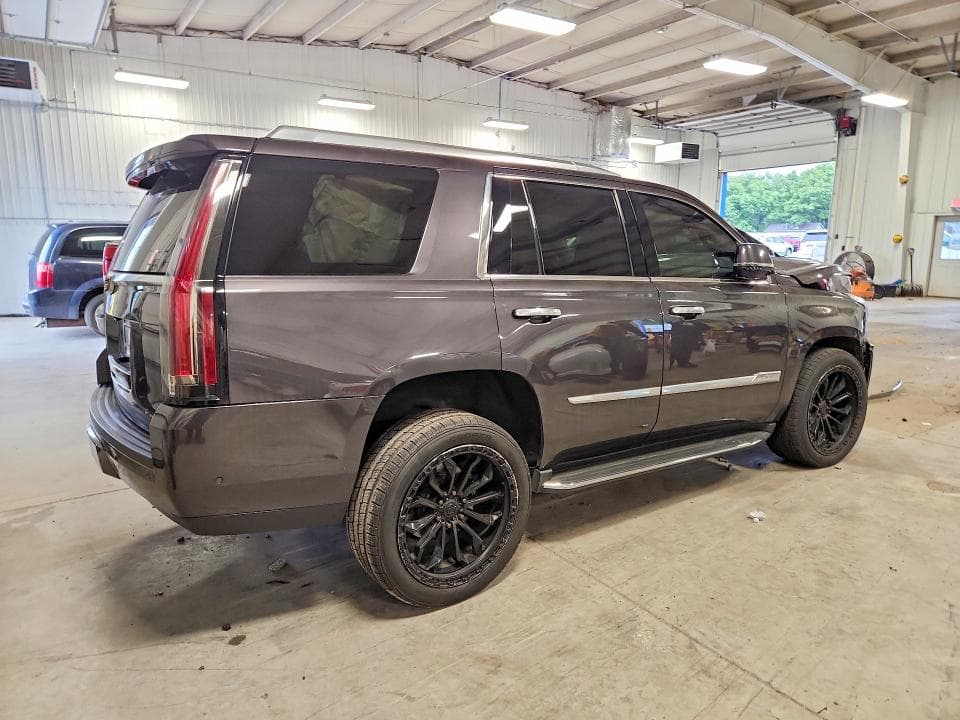 2017 CADILLAC ESCALADE LUXURY 3