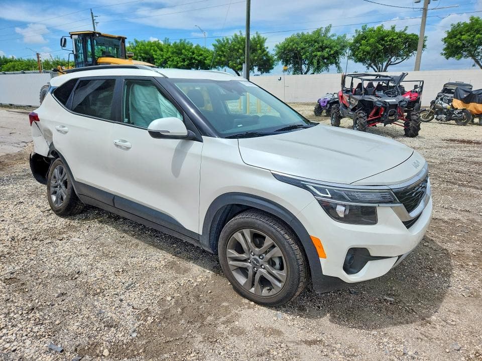 2023 KIA SELTOS S 4
