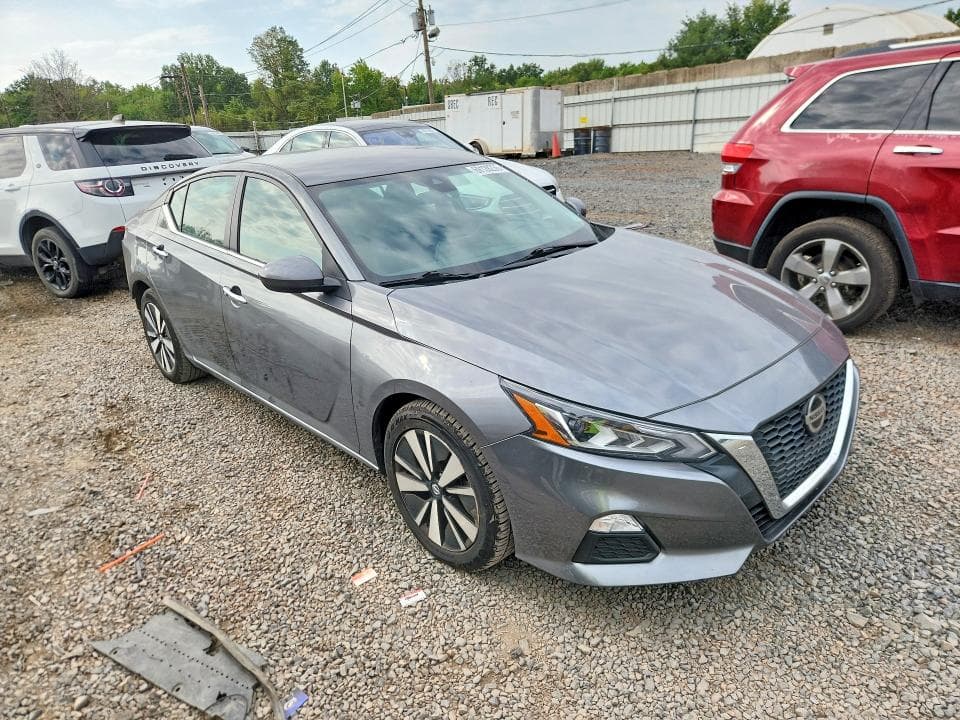 2022 NISSAN ALTIMA SV 4