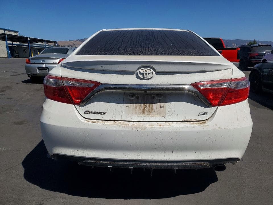 2017 TOYOTA CAMRY SE 6