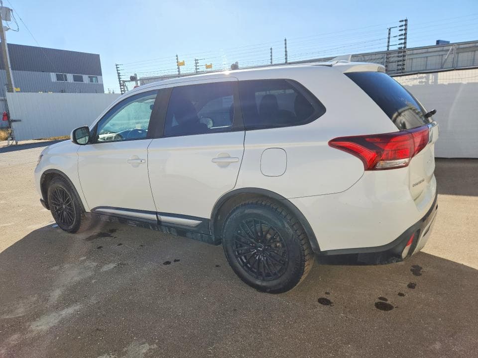 2020 MITSUBISHI OUTLANDER ES 2